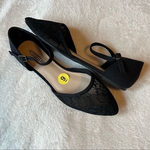 Seychelles NWOT Black Floral Lace Pointed Toe Adjustable Ankle Strap Flats 9